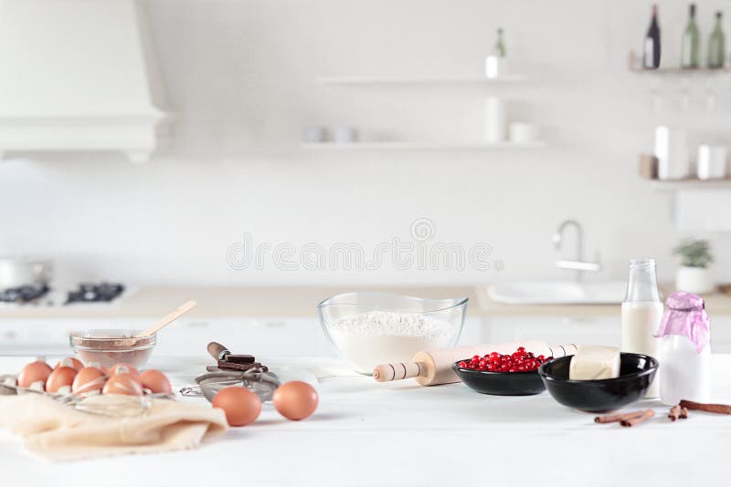 Det lantliga köket med ägg arkivbild Det lantliga köket med ägg arkivbild