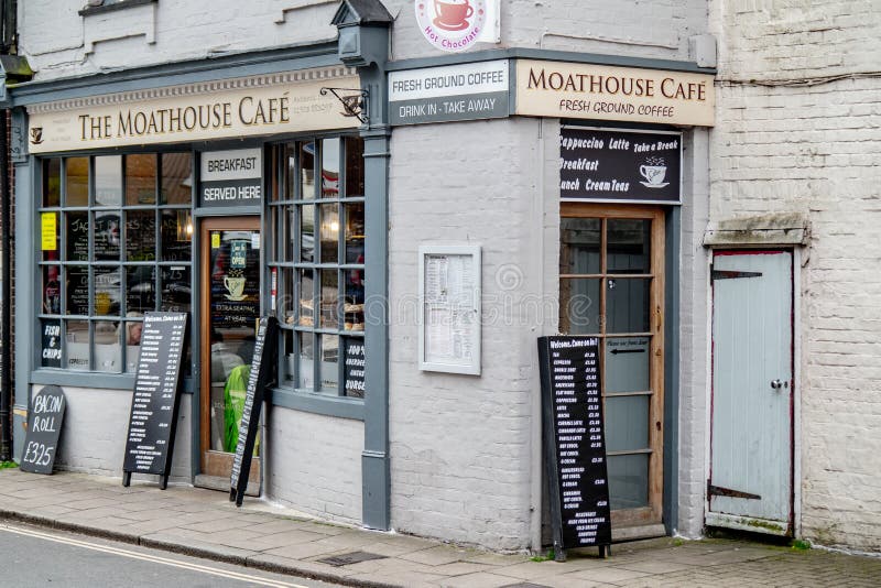 Det Moathouse kafét, Arundel, västra Sussex royaltyfri bild