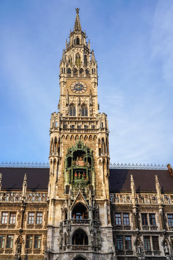 Det nya stadshuset p? Marienplatz i Munich, Bayern, Tyskland royaltyfria foton Det nya stadshuset p? Marienplatz i Munich, Bayern, Tyskland royaltyfria foton