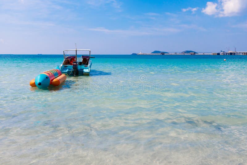 Det trevligt av havs- och bananfartyget på Sattahip Thailand arkivbild Det trevligt av havs- och bananfartyget på Sattahip Thailand arkivbild