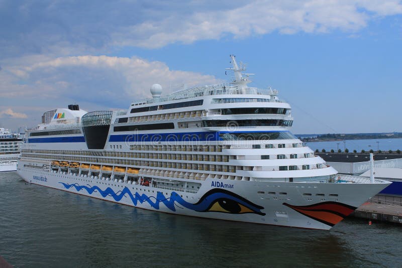 Det tyska kryssningsfartyget i Helsingfors hamn Stora passagerarfartyg arkivfoto Det tyska kryssningsfartyget i Helsingfors hamn Stora passagerarfartyg arkivfoto