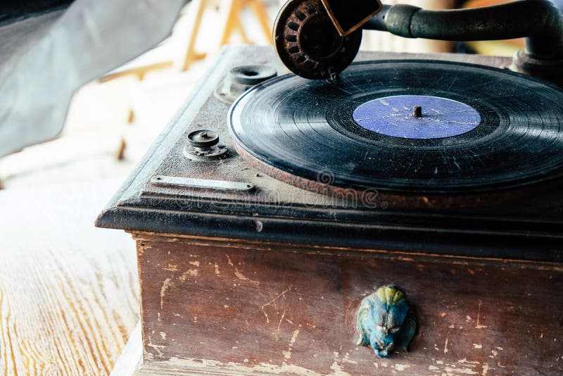 Vinyl record player