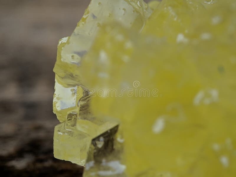Detail des braunen Felsenzuckers auf Makroschuß lizenzfreies stockbild Detail des braunen Felsenzuckers auf Makroschuß lizenzfreies stockbild