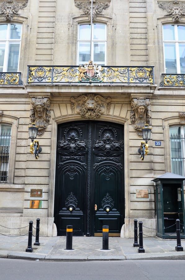 Details van de oude architectuur in parijs frankrijk stock foto's