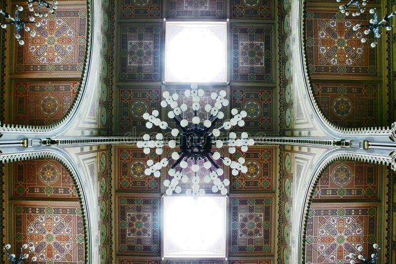 Details van decoratie binnen Dohany-Synagoge, Boedapest, Hungar stock foto Details van decoratie binnen Dohany-Synagoge, Boedapest, Hungar stock foto