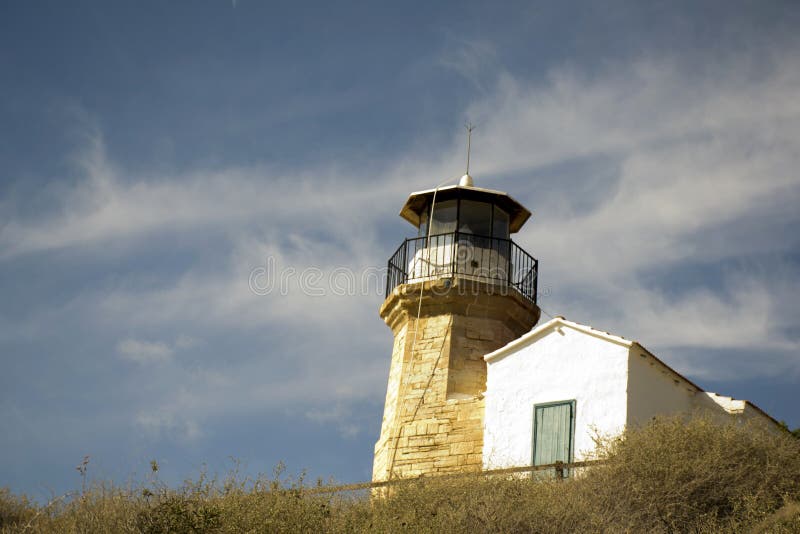 Details van openluchtarchitectuur van een oude vuurtoren van Cyprus royalty-vrije stock foto