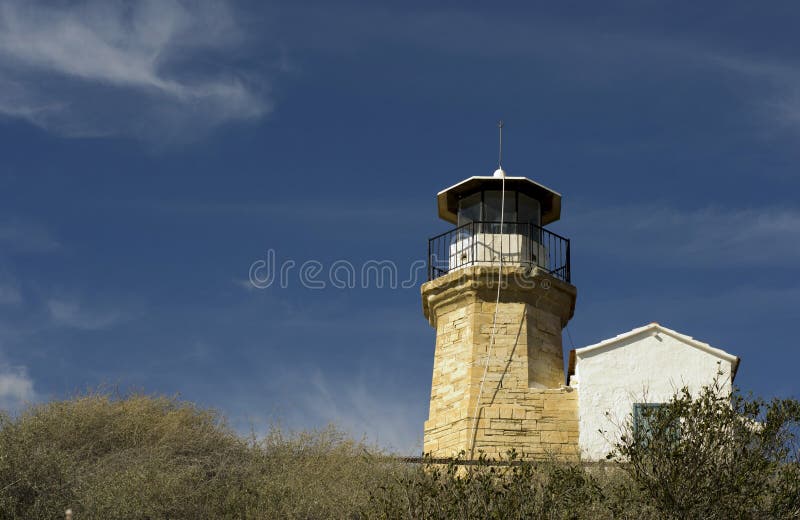Details van openluchtarchitectuur van een oude vuurtoren van Cyprus royalty-vrije stock foto