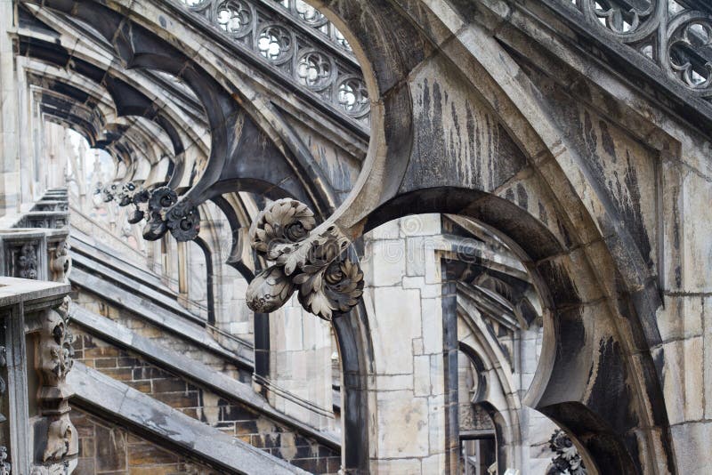 Detailspaltenperspektive der gotischen Architektur stockbilder Detailspaltenperspektive der gotischen Architektur stockbilder