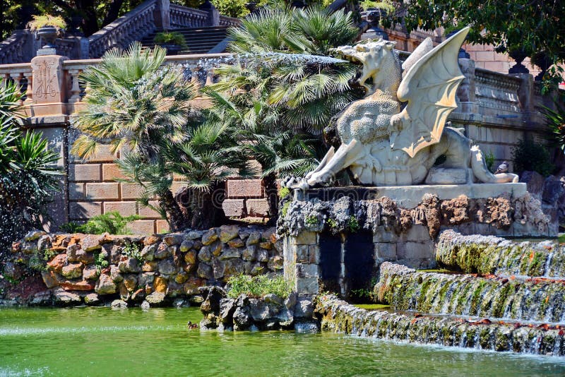 Detalhe da fonte no parque de Ciutadella foto de stock Detalhe da fonte no parque de Ciutadella foto de stock