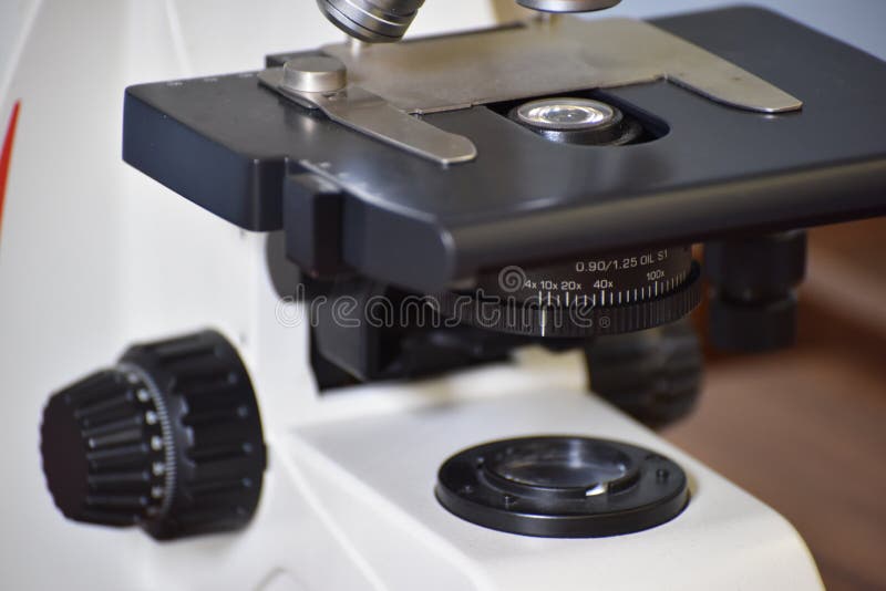 Detalhe de microscópio ótico fotografia de stock royalty free