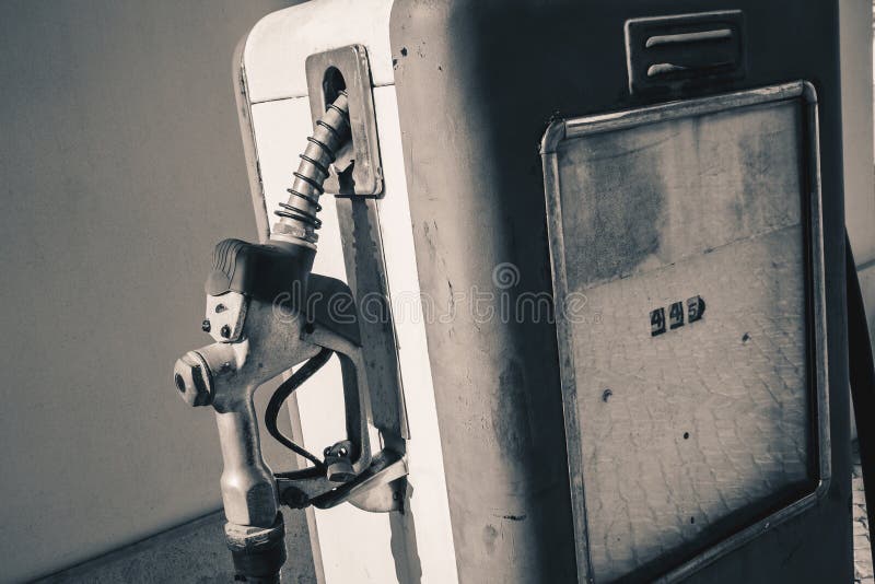 Detalhe retro velho da bomba de gás da gasolina do vintage fotografia de stock Detalhe retro velho da bomba de gás da gasolina do vintage fotografia de stock