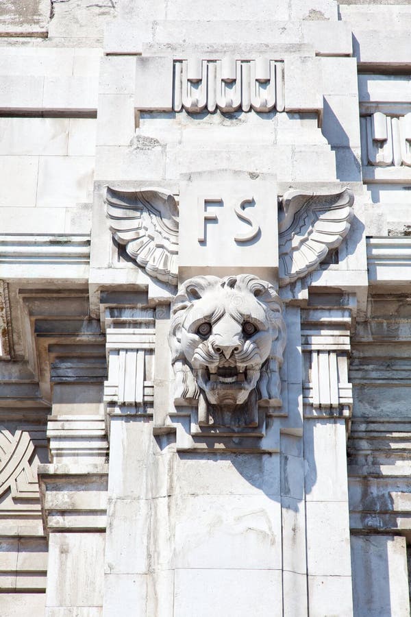 Detalj av den centrala drevstationen, Milan fotografering för bildbyråer Detalj av den centrala drevstationen, Milan fotografering för bildbyråer