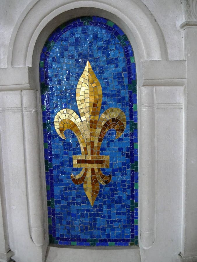 Detalj av guld- en keramisk liljablomma royaltyfri fotografi Detalj av guld- en keramisk liljablomma royaltyfri fotografi