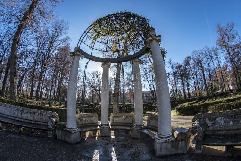 Detalj av parkera av La Isla i Aranjuez Fisköga royaltyfri fotografi Detalj av parkera av La Isla i Aranjuez Fisköga royaltyfri fotografi