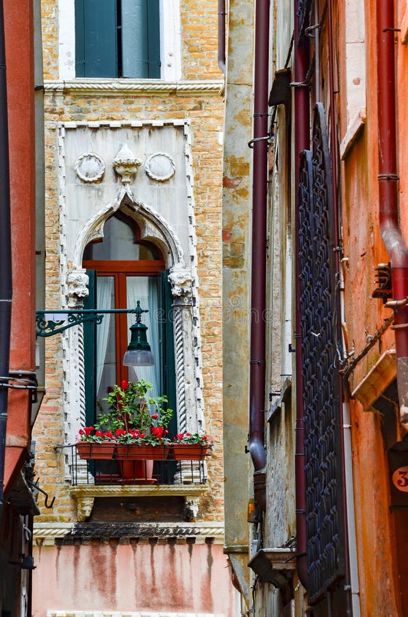 Detalj för Venedig traditionell fönsterarkitektur arkivbild Detalj för Venedig traditionell fönsterarkitektur arkivbild