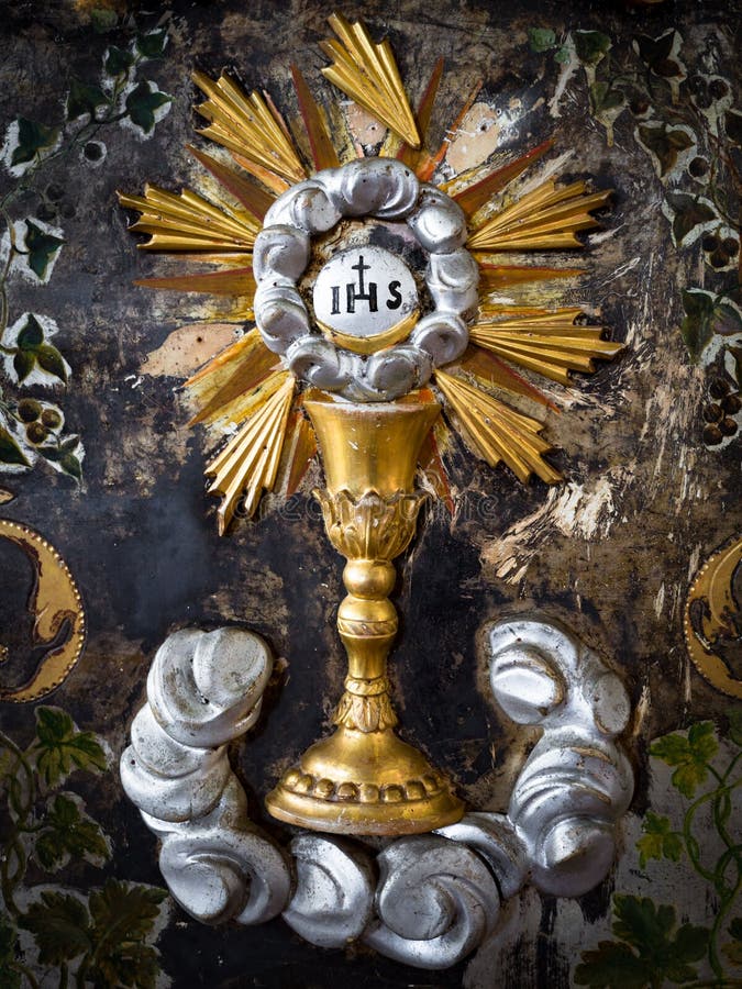 Detaljen av ett abbotsklosteraltare målade i guld med visade Euchaen royaltyfria bilder Detaljen av ett abbotsklosteraltare målade i guld med visade Euchaen royaltyfria bilder
