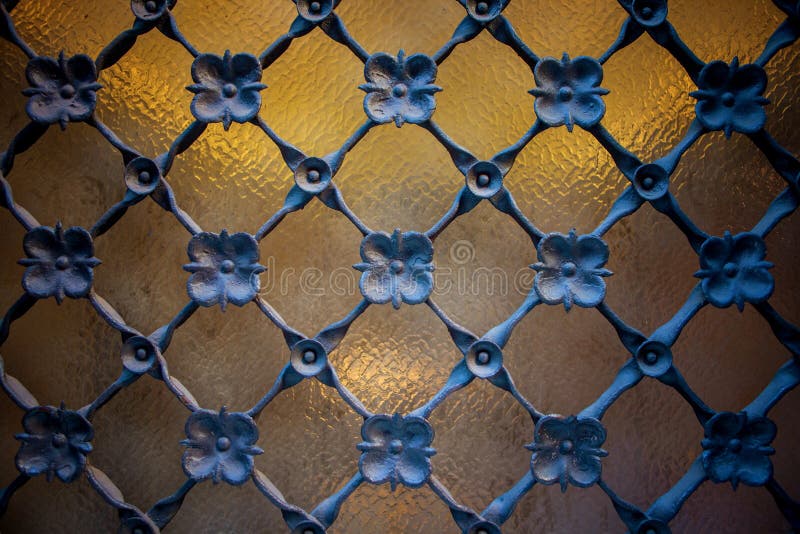 Detalle de la ventana con rejilla de la industria siderúrgica imágenes de archivo libres de regalías Detalle de la ventana con rejilla de la industria siderúrgica imágenes de archivo libres de regalías
