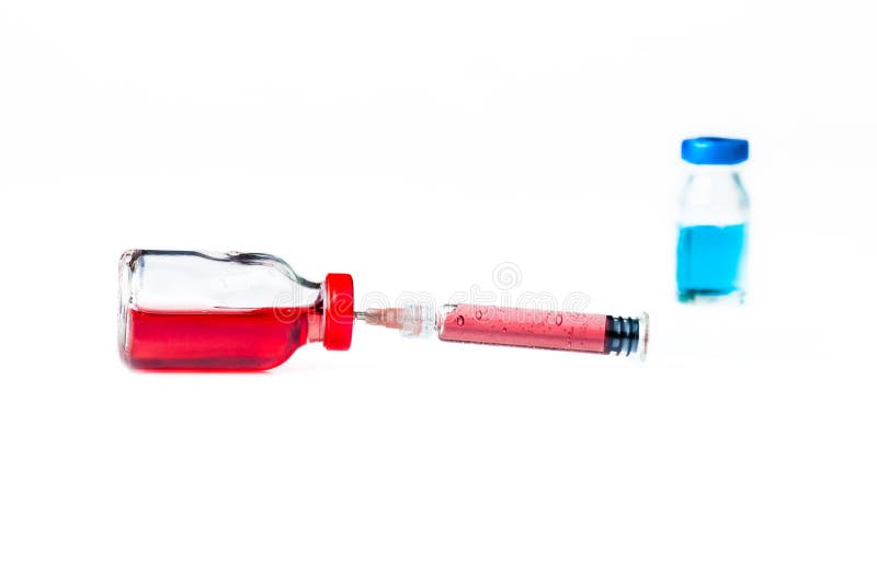 Detalle del frascos de cristal llenados de un Medica rojo y azul vivo foto de archivo libre de regalías Detalle del frascos de cristal llenados de un Medica rojo y azul vivo foto de archivo libre de regalías