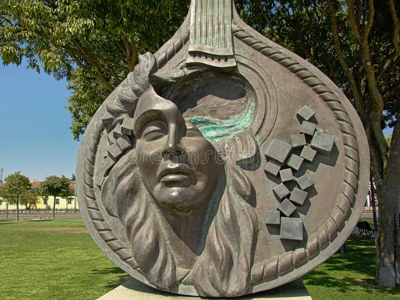 Detalle del ` del na Proa de Guitarra del `, escultura de bronce de Domingos de Oliveira en honor de la música del Fado, Bbelem, imagen de archivo Detalle del ` del na Proa de Guitarra del `, escultura de bronce de Domingos de Oliveira en honor de la música del Fado, Bbelem, imagen de archivo