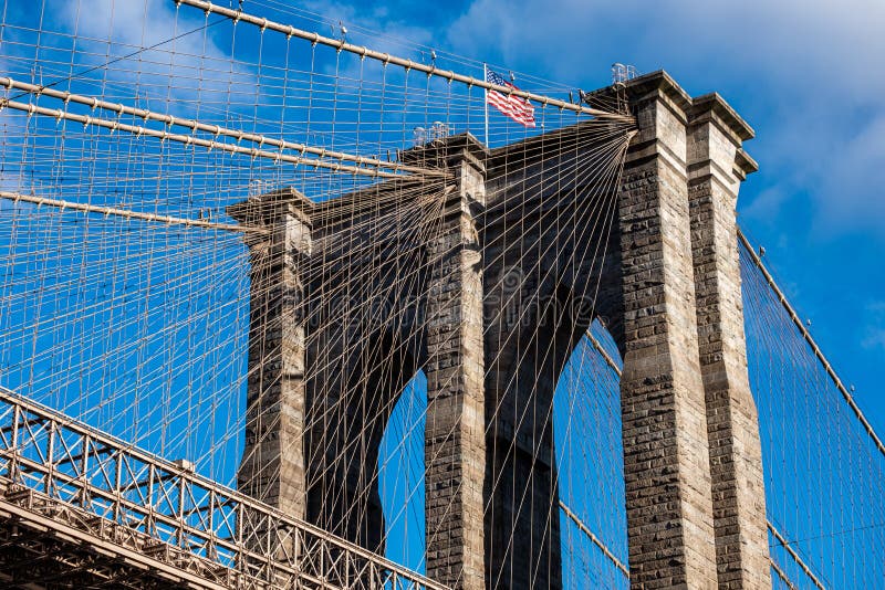 Detalle exterior del puente de Brooklyn a la luz del día fotos de archivo Detalle exterior del puente de Brooklyn a la luz del día fotos de archivo