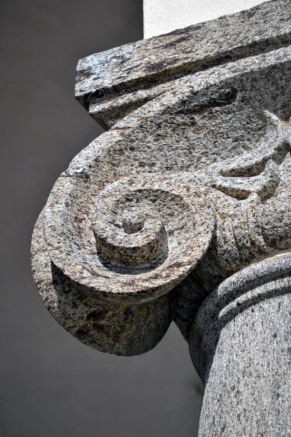 Detalle iónico del capital de columna imagen de archivo Detalle iónico del capital de columna imagen de archivo