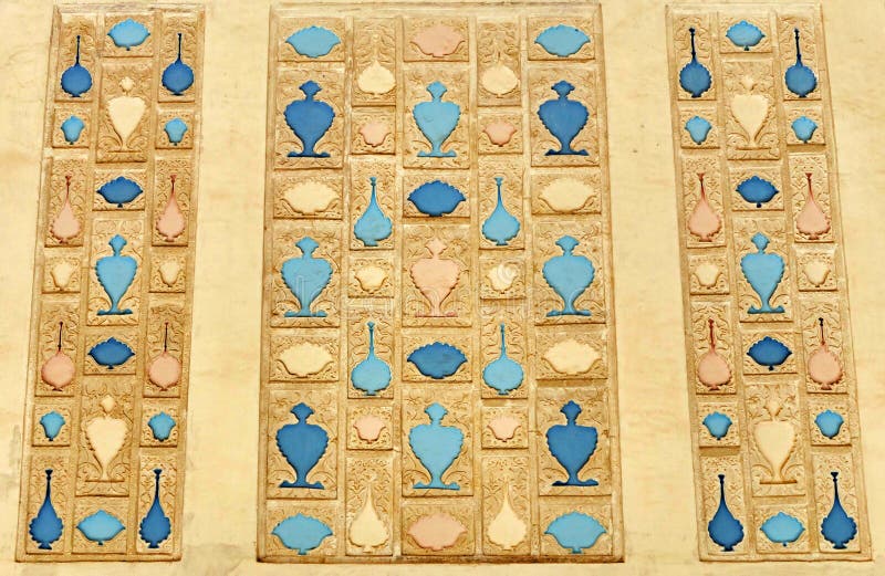 Detalles arquitectónicos y decoración mural dentro del Fuerte Amer en Jaipur, región Rajastán de India imágenes de archivo libres de regalías Detalles arquitectónicos y decoración mural dentro del Fuerte Amer en Jaipur, región Rajastán de India imágenes de archivo libres de regalías