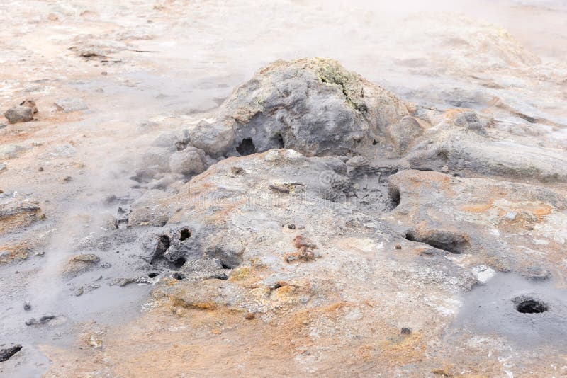 Detalles de tierra del área geotérmica asombrosa de Namafjall en Hverir fotos de archivo Detalles de tierra del área geotérmica asombrosa de Namafjall en Hverir fotos de archivo