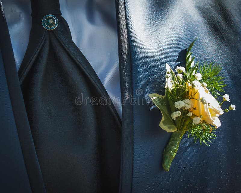 Detalles del vestido del novio fotos de archivo libres de regalías Detalles del vestido del novio fotos de archivo libres de regalías