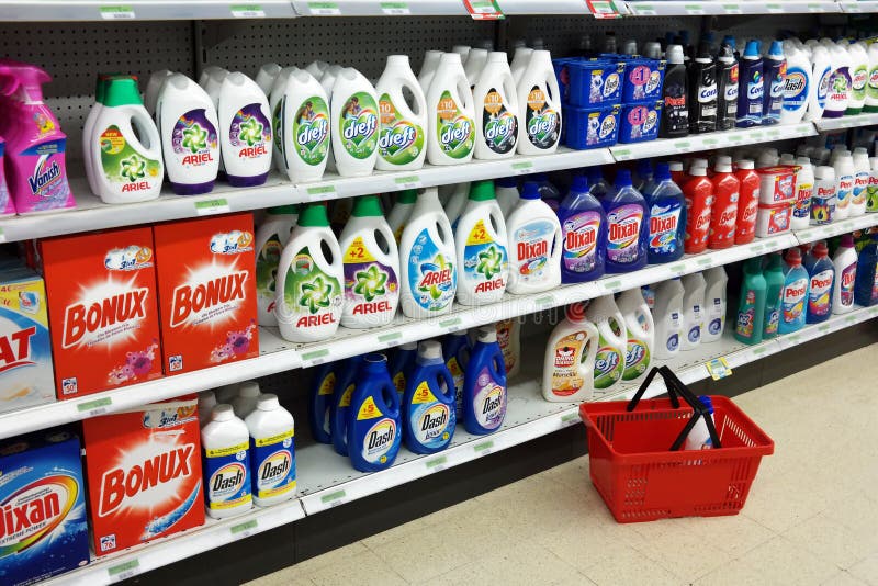 Detergente para a roupa em uma loja foto de stock Detergente para a roupa em uma loja foto de stock