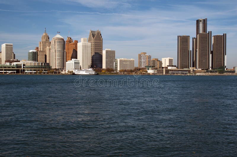 Detroit linia horyzontu Przez Detroit rzekę Od Kanada Listopad 2016 zdjęcia stock Detroit linia horyzontu Przez Detroit rzekę Od Kanada Listopad 2016 zdjęcia stock