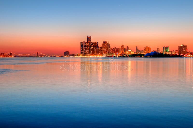 detroit michigan natthorisont royaltyfria bilder detroit michigan natthorisont royaltyfria bilder