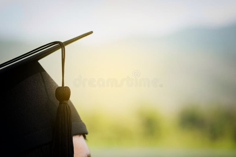 Detrás del graduado el día de graduación fotografía de archivo libre de regalías Detrás del graduado el día de graduación fotografía de archivo libre de regalías