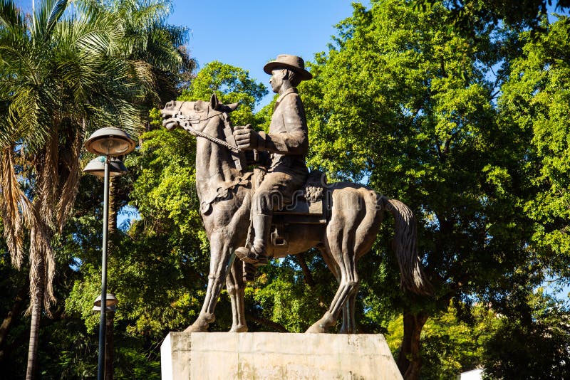 Details of the Civic Square in the center of the city of Goiânia. Statue of Pedro Ludovico Teixeira. Details of the Civic Square in the center of the city of Goiânia. Statue of Pedro Ludovico Teixeira.