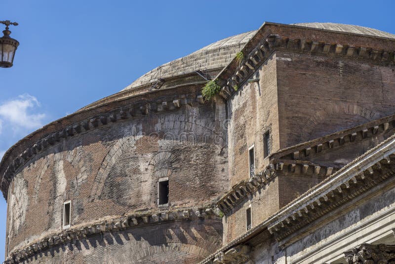 Dettaglio del panteon a Roma Esterno vicino di vista Il panteon era Bu immagini stock Dettaglio del panteon a Roma Esterno vicino di vista Il panteon era Bu immagini stock