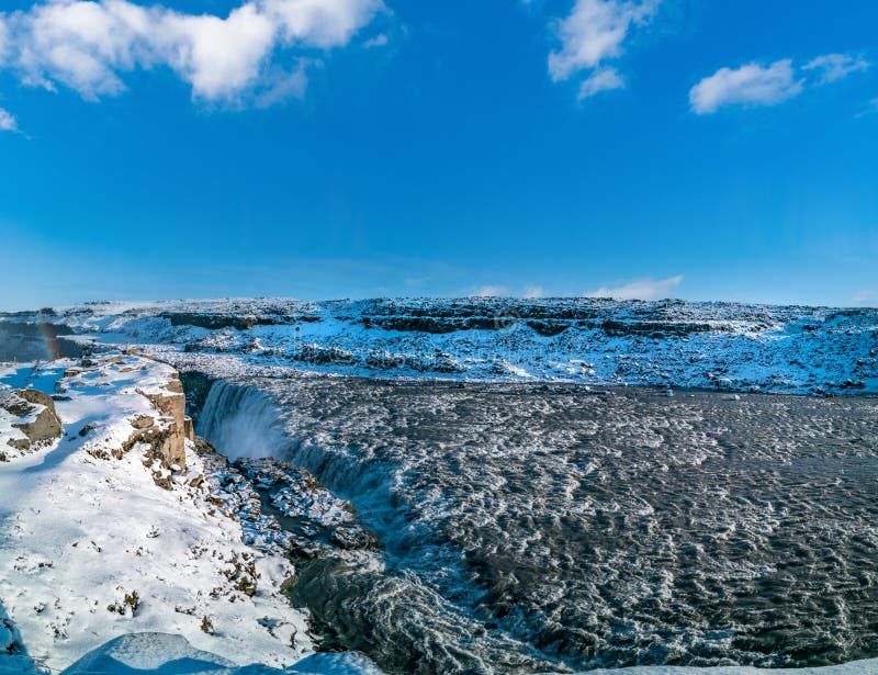 Dettifos massive Wasserfall Panoramasicht und blauer Himmel stockbild