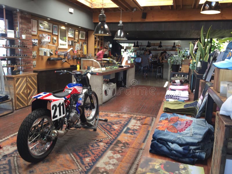 Populair Afdeling Smash DEUS Motorbike Shop and Cafe Editorial Photography - Image of shop,  interior: 122154567