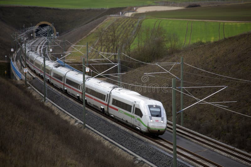 Deutsche Bahn Anuncia La Reducción Del Precio De Las Tarifas Foto editorial - Imagen de locomotora, clima: 166175521 Deutsche Bahn Anuncia La Reducción Del Precio De Las Tarifas Foto editorial - Imagen de locomotora, clima: 166175521