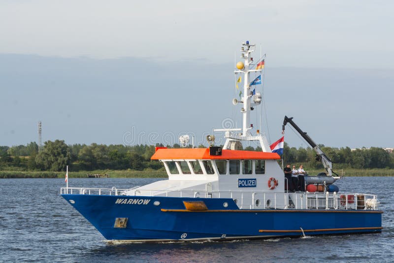 Deutsches Polizeischiff Warnow Redaktionelles Foto - Bild von gesetz