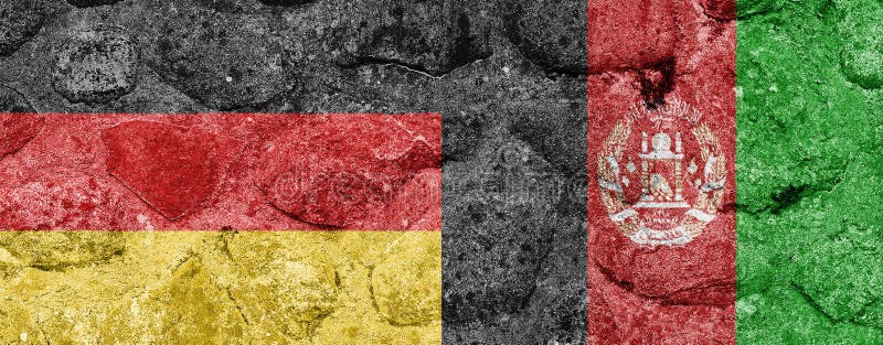 Die heutige flagge portugals wurde per gesetz am 19.06.1911 eingeführt, und am 30.06.1911. Portugal Flagge Klein . Flagge Von Portugal Und Flagge Von Deutschland Stock ...
