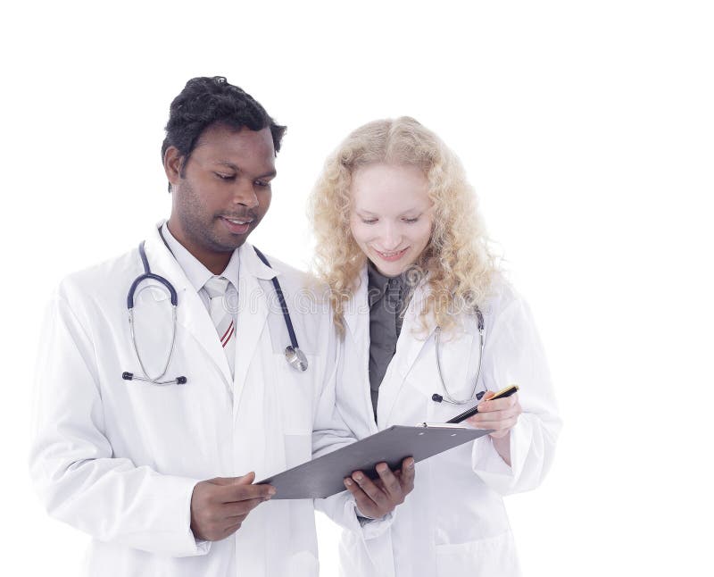 Deux médecins discutant les disques médicaux D'isolement sur le blanc photo stock Deux médecins discutant les disques médicaux D'isolement sur le blanc photo stock