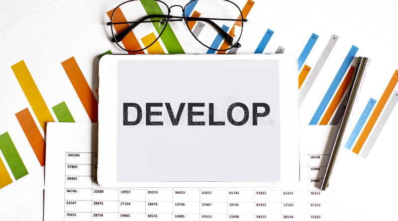 图表上带DEVELOP的平板电脑 图库摄影