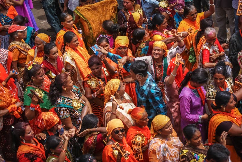 Devotos de um desfile religioso Hindu imagens de stock