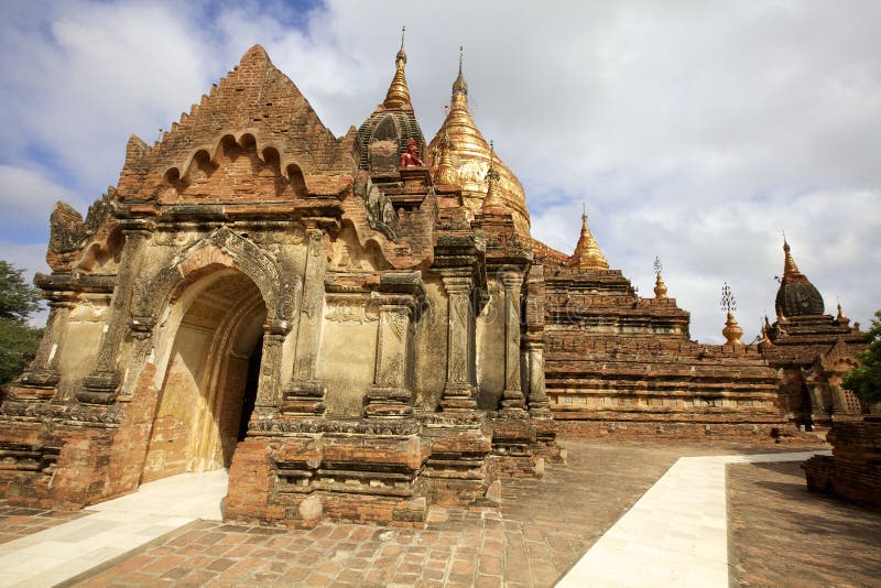 Dhamma ka Myanmar pagodowy ya zi