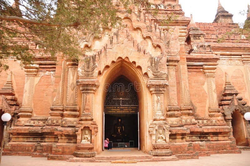 Dhammayangyi paya paya temple pagoda chedi dla birmańskich i zagranicznych podróżników odwiedzić szacunek modląc się buddha w baga zdjęcie stock