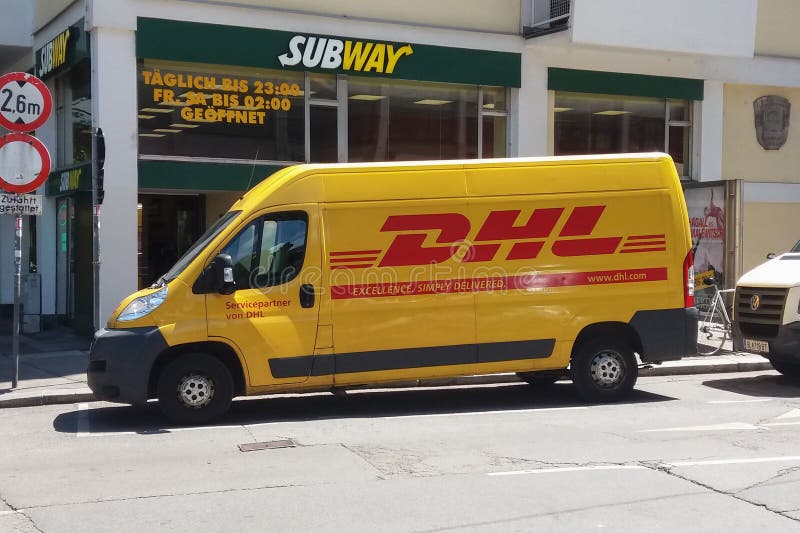DHLPackwagen Auf Der Straße Redaktionelles Bild Bild von transport