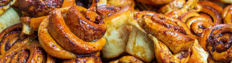 Di recente panini al forno deliziosi, bollenti appena dal forno fotografia stock Di recente panini al forno deliziosi, bollenti appena dal forno fotografia stock