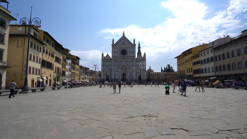 Di Santa Croce di Firenze da basílica no sol de ardência do meio-dia
