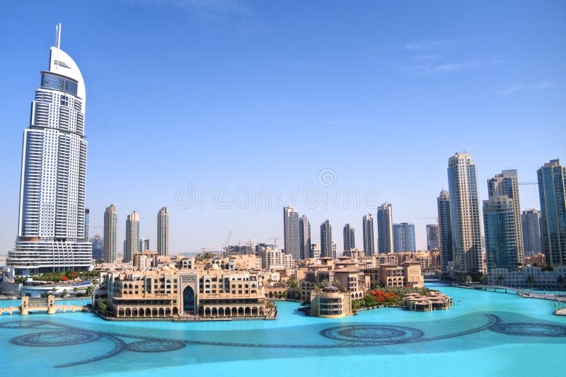 Horizonte de Dubai durante o dia imagens de stock royalty free