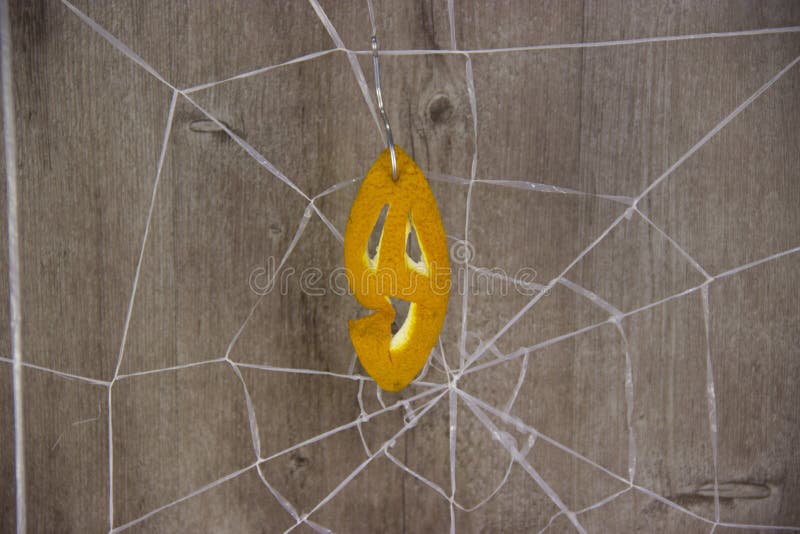 Dia das Bruxas no fundo de madeira com teias de aranha fotografia de stock Dia das Bruxas no fundo de madeira com teias de aranha fotografia de stock