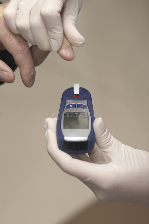 Diabete della medicina di sanità dell'analisi del sangue del laboratorio fotografie stock Diabete della medicina di sanità dell'analisi del sangue del laboratorio fotografie stock